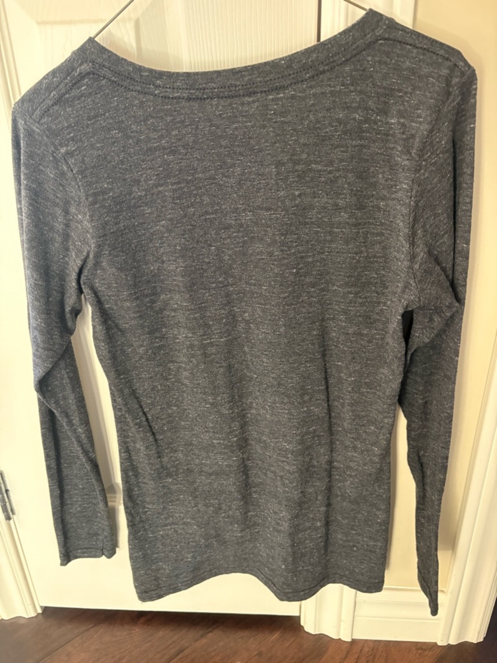 Fanatics Charcoal Gray MLB TORONTO BLUE JAYS Logo V-Neck Long Sleeve Shirt - Picture 4 of 6
